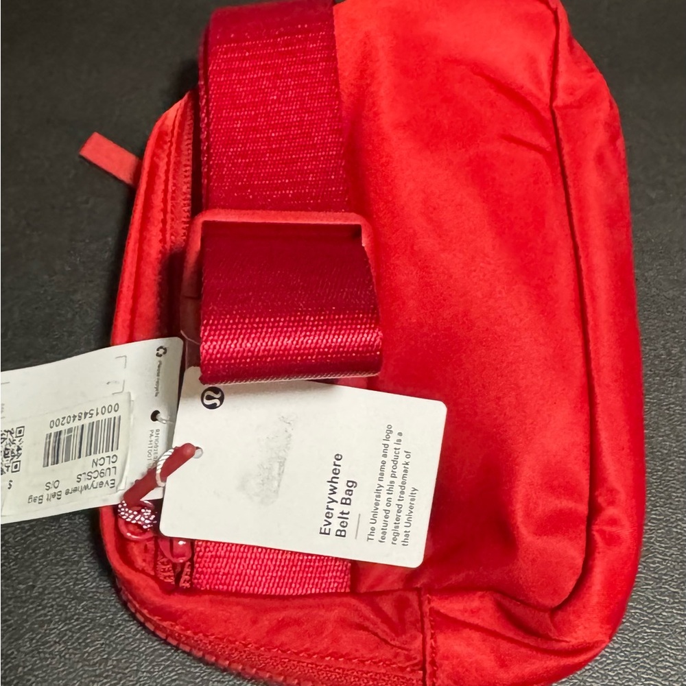 Lululemon Everywhere Belt Bag - Picture 2 of 4